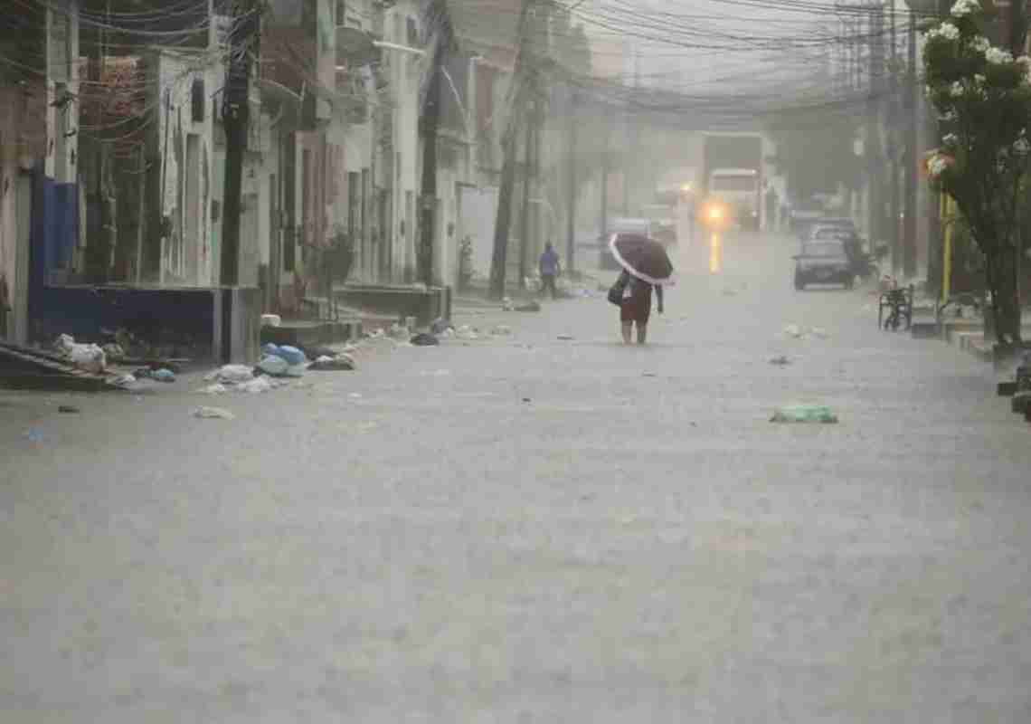 Parambu e mais 37 municípios recebem alerta de chuvas intensas do Inmet